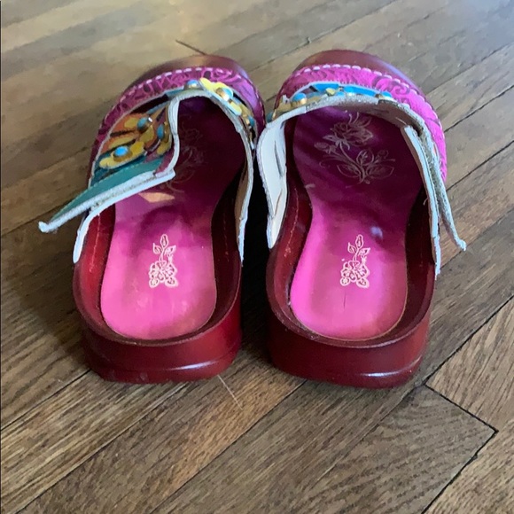 Fun, Flowered Slides - Picture 5 of 6